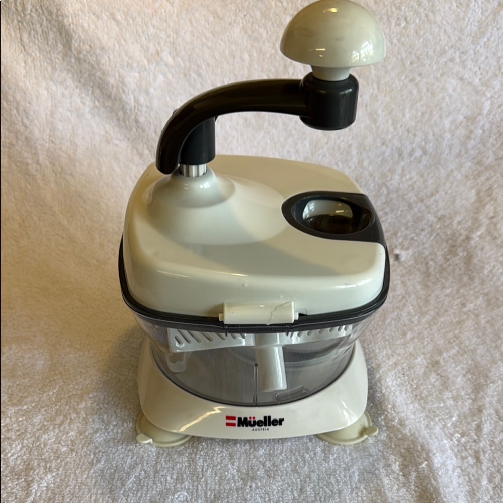 Mueller White and Black Food Chopper